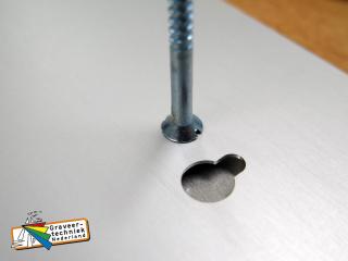 Gat met sleuf bevestiging